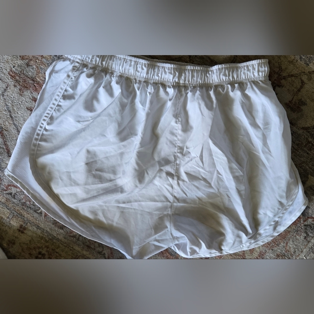 Nike Womens White Athletic Shorts Lightweight Elastic Waist Size Large - Picture 3 of 3